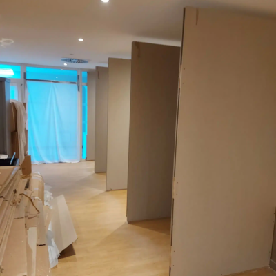 Cloisons en placo dans intérieur en rénovation